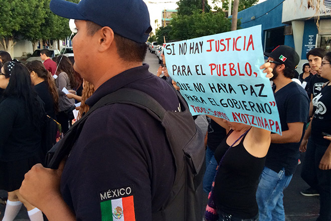 marcha ayotzinapa la paz 2