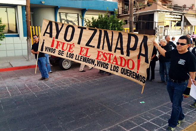 marcha ayotzinapa la paz 6