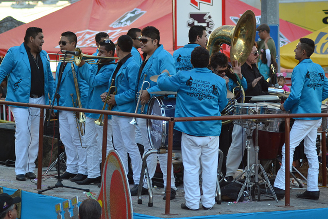 Desfile Carnaval La Paz 2015 plumajes ancestrales 3