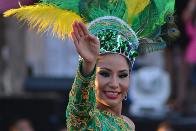 Desfile Carnaval La Paz 2015 plumajes ancestrales 7