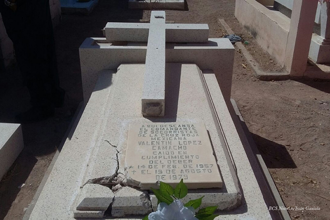 Cruz Roja panteon tumba homenaje 2