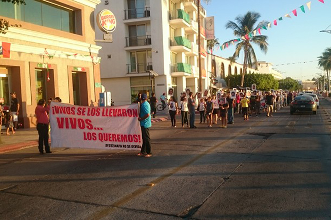 manifestacion ayotzinapa4