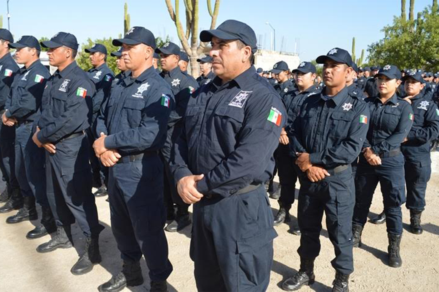 pobreza Vivienda Vagabundo Dotan de 1,200 uniformes y 191 armas a policías estatales y penitenciarios  de BCS - BCS Noticias
